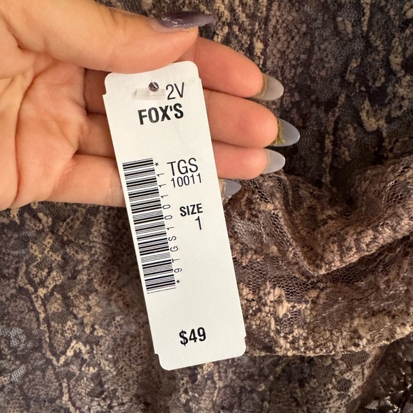 Casting Sheer lace Snakeskin flare sleeve top size 1( small) - Picture 5 of 9